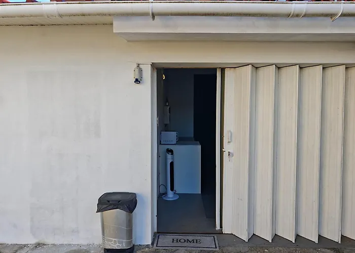 Relax & Pool איזמוריס